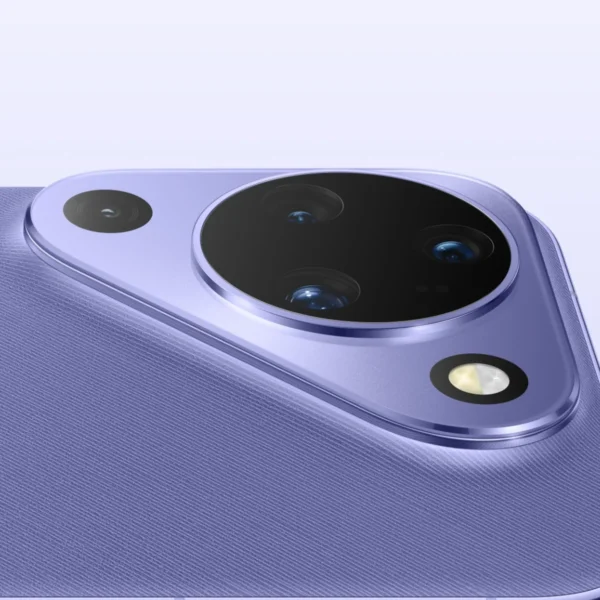Huawei Pura 90 camera close-up