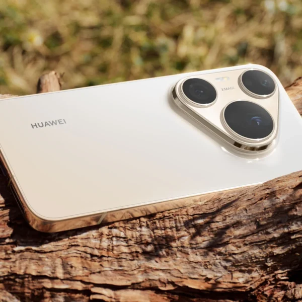 Huawei Pura 90s Pro Max in use