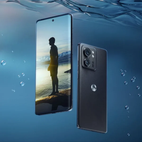 Motorola Edge (2023) in use