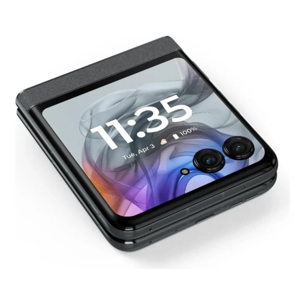 Motorola Razr 2024 folded