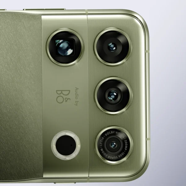 Motorola Signature 27 camera close-up
