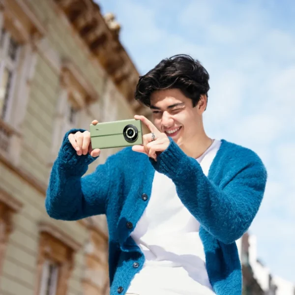 realme 11 Pro 5G in use