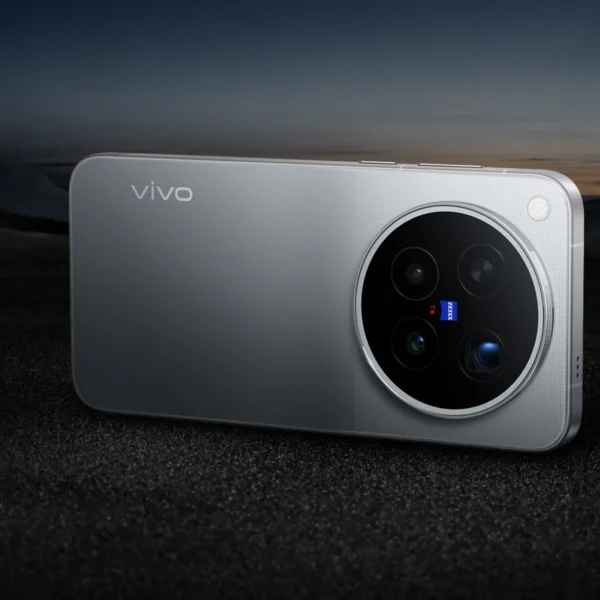 vivo X500 Pro Max in use