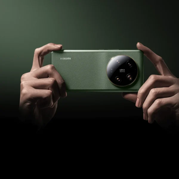 Xiaomi 13 Ultra in use