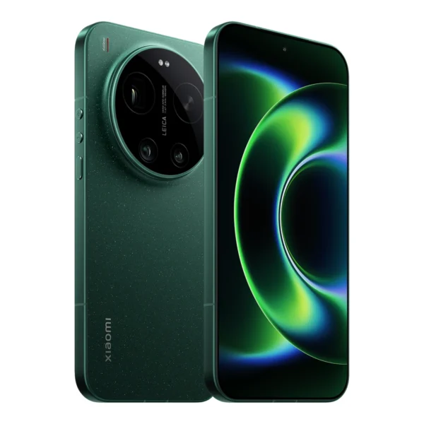 Xiaomi 17 Ultra angled view